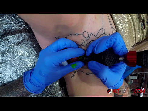 ❤️ Äärimmäisen tatuoitu hottie Sully Savage sai tatuoinnin klitorikseen ❤️ Seksivideo at us fi.np64.ru ❌